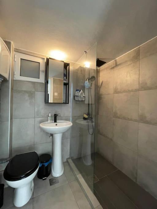 Comfortable And Elegant Flat In Apartment *